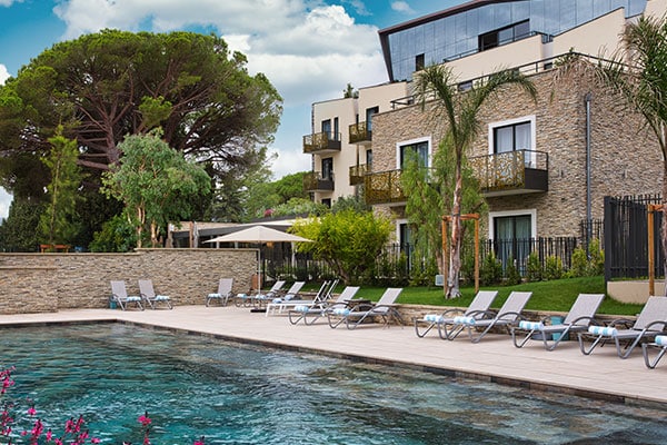 Pool Ilot du Golf  BW Premier Collection