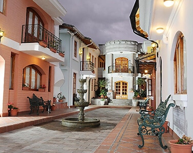 Hotel Rincon de Puembo Courtyard
