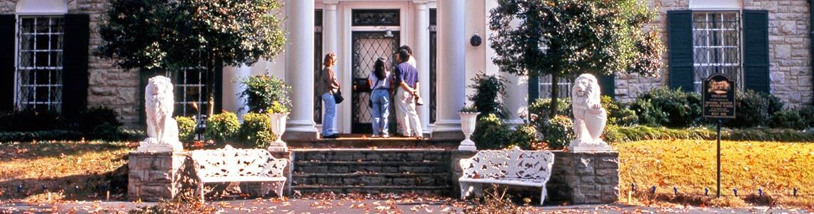 Tourist at Graceland in Memphis, Tennessee
